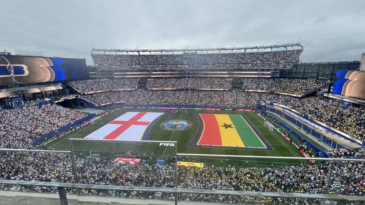 Foto Eksklusif: Lautan Putih dan Merah-Kuning-Hijau, Keseruan Suporter Inggris dan Ghana Warnai Gillette Stadium