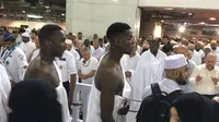 Gelandang Manchestre United (MU) Paul Pogba jadi muslim yang beruntung karena bisa berpuasa Ramadan di tanah suci Mekah. (https://twitter.com/MarwanAhmed_KF)