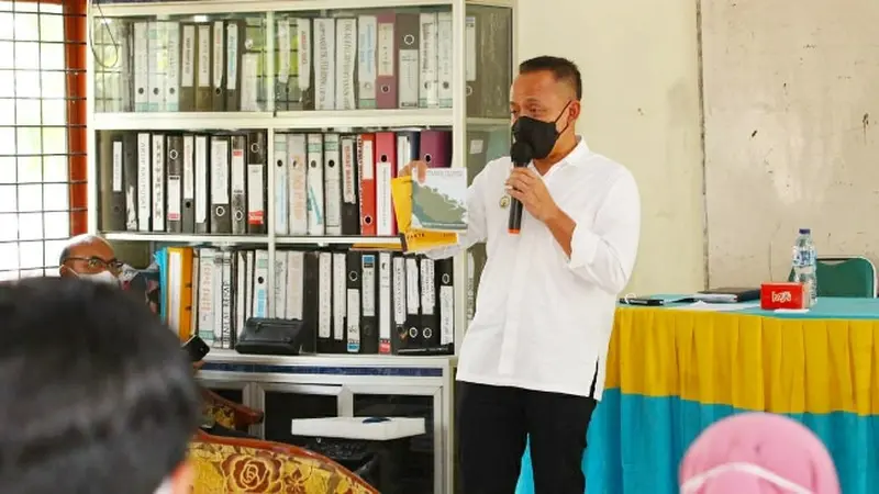Ketua Gapki Riau Jatmiko K Santosa memberikan pemahaman tentang komoditas sawit yang menjadi andalan Indonesia saat pandemi Covid-19 kepada tenaga pendidik di Kabupaten Kampar.