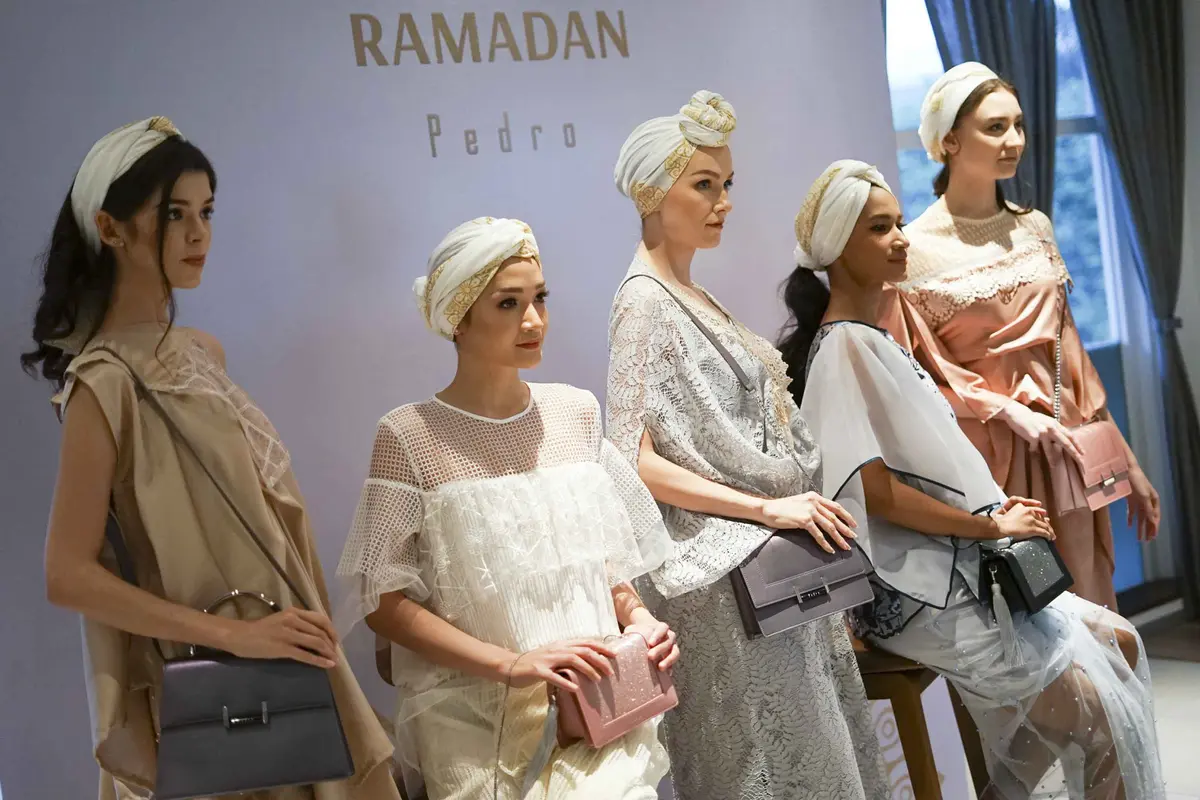 Percantik Outfit di Hari Lebaran dengan Tas dan Sepatu Bernuansa Moroccan dan Arabic