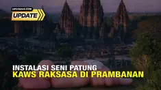 Karya seni kontemporer “KAWS:Holiday dihadirkan di lapangan Candi Brahmana pada 19-31 Agustus 2023. Pengunjung tujuan wisata Candi Prambanan dapat melihat dari dekat dan berfoto di depan karya seni kontemporer tersebut.