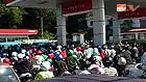 Warga Tarakan, Kaltim, kesulitan mendapat premium dengan harga normal. Pertamina bantah ada kelangkaan premium. 