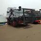 Sejumlah kendaraan taktis Polri disiagakan di depan Gedung DPR/MPR. (Ady Anugrahadi/Liputan6.com)