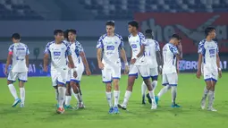 Pemain PSIS Semarang tampak lesu setelah kalah dua gol tanpa balas dari Persija Jakarta pada laga pekan ke-25 BRI Liga 1 2024/2025 di Indomilk Arena, Rabu (05/03/2025) malam WIB. (Bola.com/M Iqbal Ichsan)