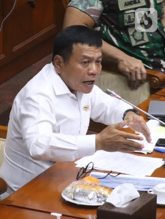 Wakil Menteri Pertahanan Letjen TNI Muhammad Herindra mengikuti rapat kerja bersama Komisi I DPR di Senayan, Jakarta, Kamis (24/3/2022). Rapat membahas permohonan persetujuan penjualan barang milik negara berupa kapal Eks KRI Teluk Sampit-515 pada Kementerian Pertahanan. (Liputan6.com/Angga Yuniar)