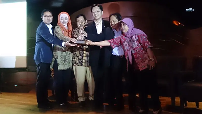 Dukung Pendidikan, CSR Smartfren Dihadiahi MDGs Awards