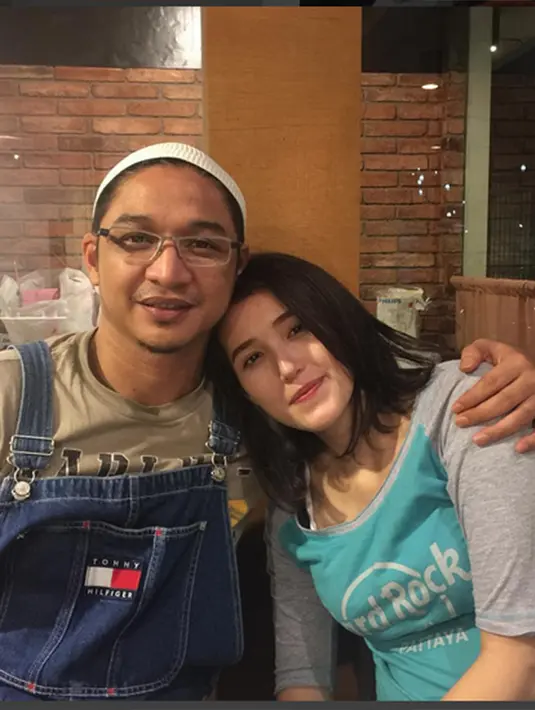 "Temen2 sepertinya ini terakhir foto aku posting yaa...doain diberi kelancaran yaa sampei lahirnya pangeran baru, baru aku update lagi di IG mohon doanya, mudah2an dilancarkan" tulis Adelia. (Via Instagram/@adeliapasha)