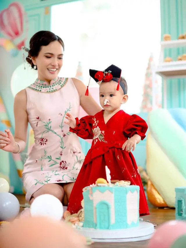 7 Momen Ulang Tahun Pertama Anak Shandy Aulia, Pakai Tema Imlek