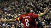 Gelandang Liverpool, Steven Gerrard, merayakan gol yang dicetaknya ke gawang Real Madrid pada laga Liga Champions di Stadion Anfield, Selasa (10/3/2009). (Paul Ellis)