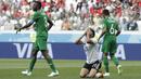 Gelandang Mesir, Trezeguet, tampak kecewa usai dikalahkan Arab Saudi pada laga grup A Piala Dunia di Volgograd Arena, Volgograd, Senin (25/6/2018). Arab Saudi menang 2-1 atas Mesir. (AP/Andrew Medichini)