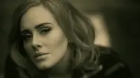 Adele dalam video terbarunya, Hello.