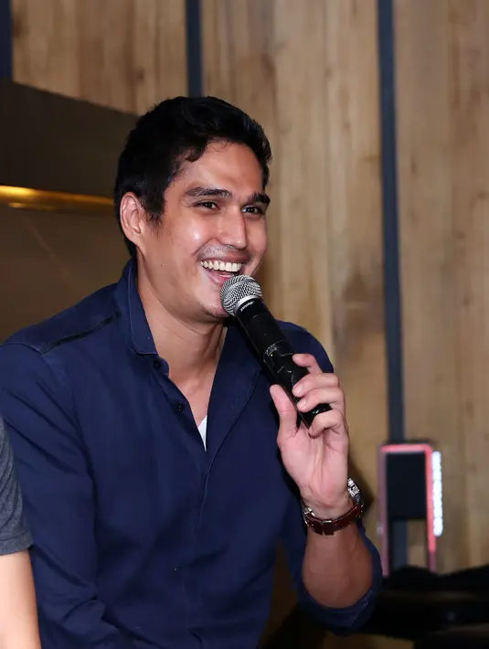 “Gue sih belum ada ciri khas. Masih gue cari. Gue cari ada unsur Indonesia-nya. Judul single pertama Say What, yang di DWP gue keluarin yang baru cuma belum mau gue sebutin," jelas Marcell Chandrawinata. (Nurwahyunan/Bintang.com)