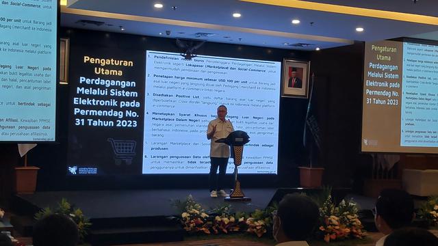 Menteri Perdagangan Zulkifli Hasan resmi menerbitkan aturan mengenai lingkup kerja dari social-commerce. Ini menegaskan kalau platform seperti TikTok Shop Cs akan dibatasi lingkup kerjanya.