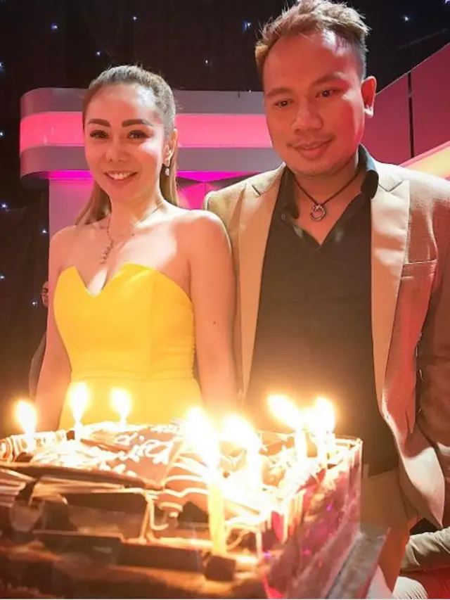 [Bintang] Vicky Prasetyo dan Femmy Permatasari