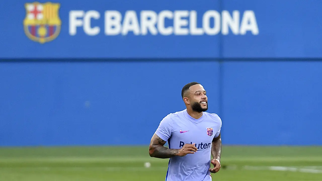 Foto: Memphis Depay Cetak Gol Debut, Barcelona Hajar Girona
