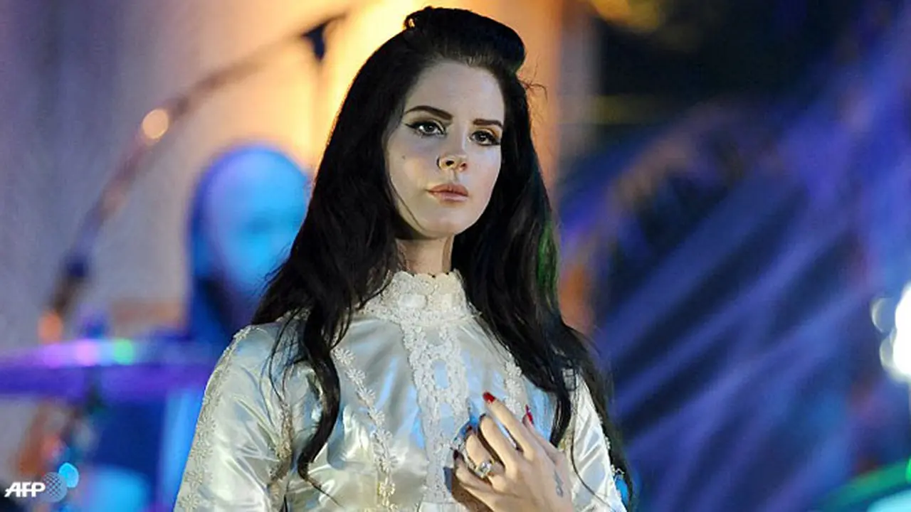 lana-del-rey-130720b.jpg