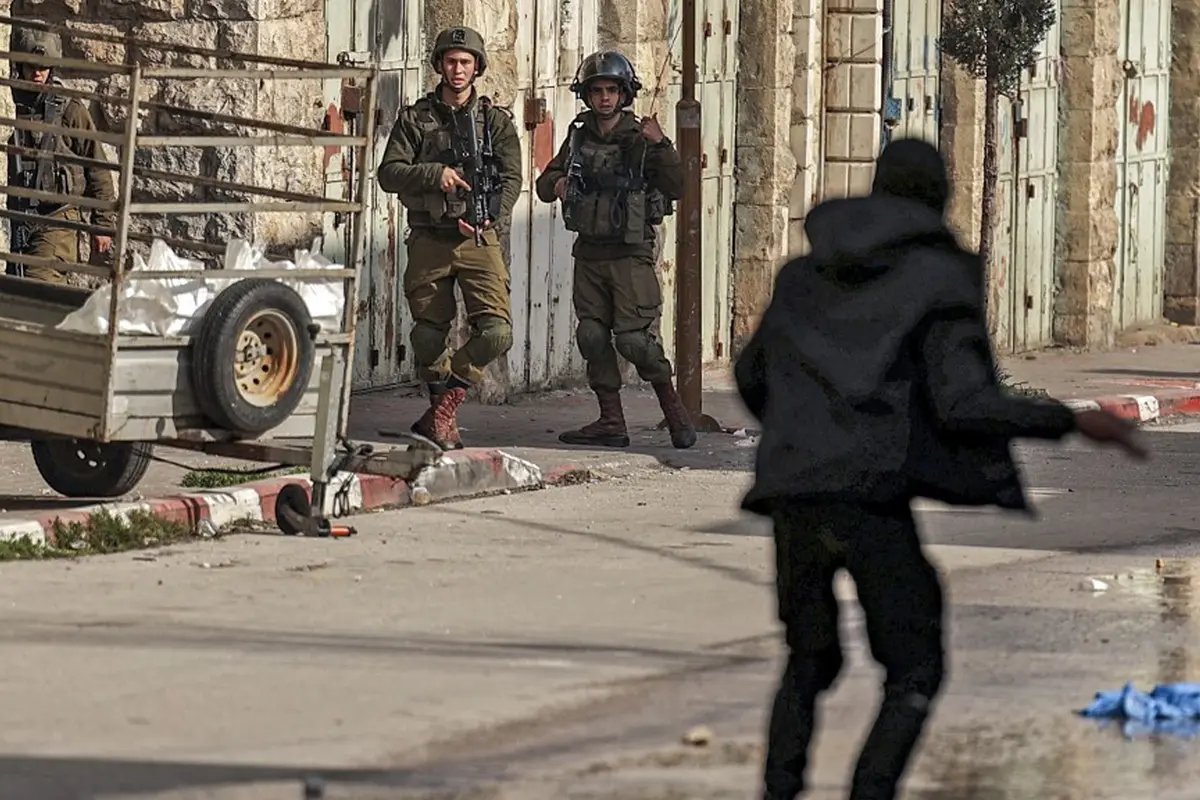 FOTO: Bentrok Pengunjuk Rasa Palestina dengan Tentara Israel di Tepi Barat