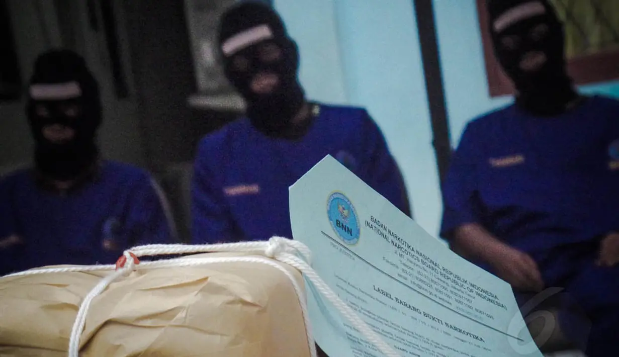 Sabu dan ganja tersebut merupakan barang bukti hasil pengungkapan dua kasus tidak pidana Narkoba. (Liputan6.com/Faizal Fanani)