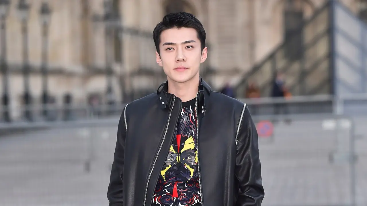 [Bintang] Ganteng dan Gagah, 8 Idola Kpop Ini Punya Dada Bidang
