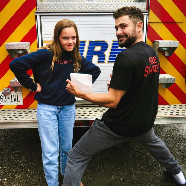 Zac Efron bersama Ryan Kiera Armstrong dalam film Firestarter (Foto: Instagram @zacefron)