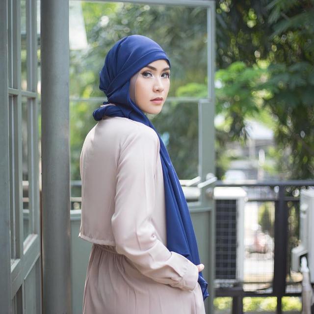 Ootd Zaskia Adya Mecca Dengan Sentuhan Earth Tone Oke Banget Lho