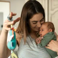 mom with child/copyright pexels/RDNE Stock project