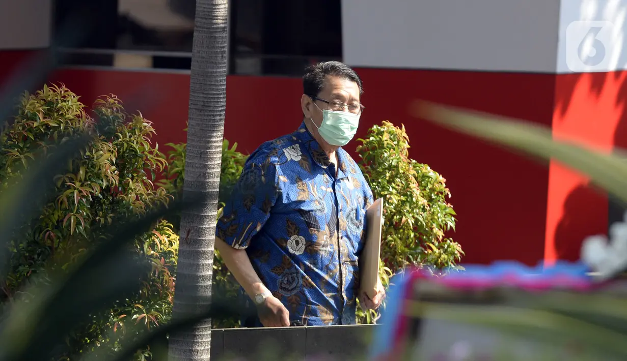 Dirut PT Abadi Sentosa Perkasa Didi Laksamana saat akan menjalani pemeriksaan penyidik di Gedung KPK, Jakarta, Rabu (1/7/2020). Didi menjadi saksi untuk tersangka mantan Dirut PTDI Budi Santoso terkait dugaan korupsi penjualan dan pemasaran pesawat di PTDI tahun 2007-2017. (merdeka.com/Dwi Narwoko)