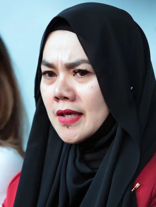 "Ya kemarin sudah mengajukan gugatan cerai. Tapi kan yang bersangkutan, ada dugaan tindak pidana yang dilakukan oleh suaminya, makanya ada pelaporan yang dilakukan oleh ibu Sarita terhadap suaminya, KDRT," kata Rhony Sapulette. (Adrian Putra/Bintang.com)