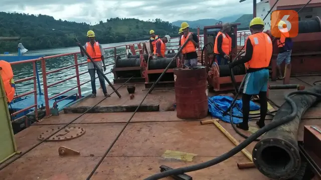 Cara pengoperasian Dredger (Liputan6.com/Fauzan)