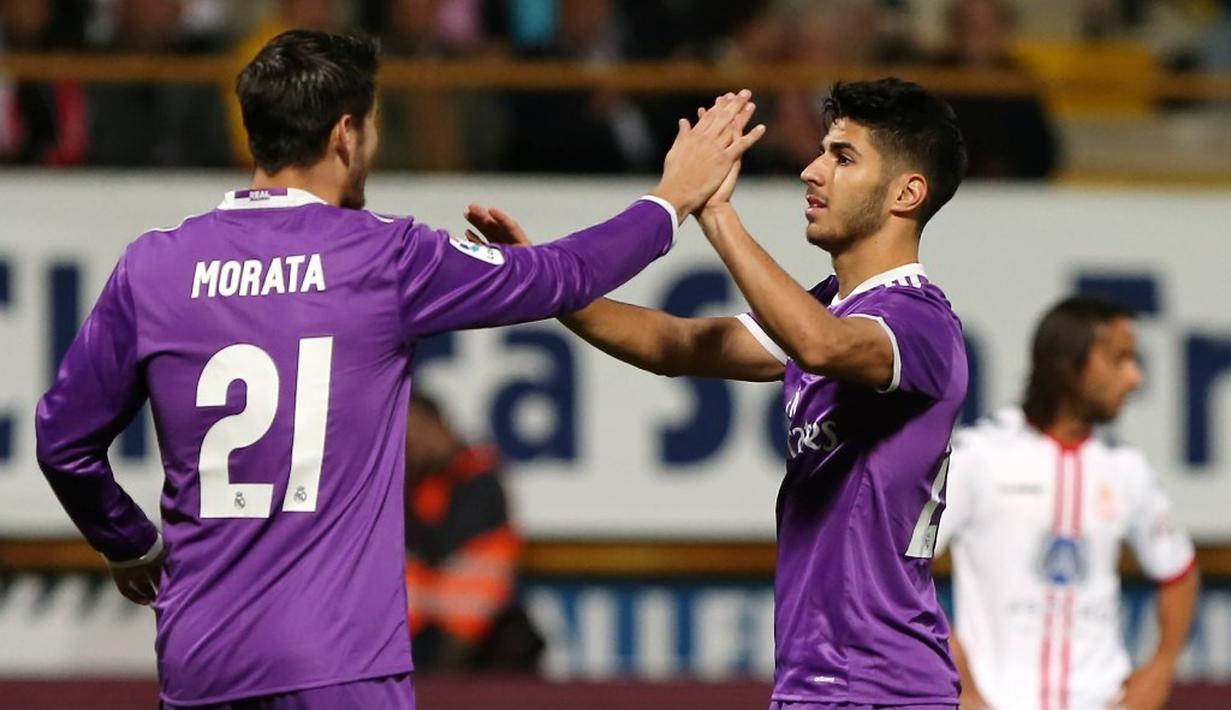 Striker Real Madrid, Alvaro Morata, merayakan golnya ke gawang Cultural Leonesa pada leg pertama babak 32 besar Copa del Rey di Reino de Leon, Leon, Rabu (26/10/2016). (AFP/Cesar Manso)