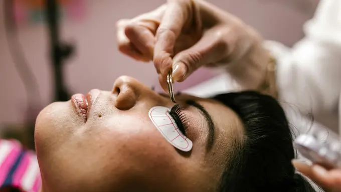 Manfaat Lash Serum dan Tips Perawatan Bulu Mata Agar Lebih Sehat (photo by pexels.com)