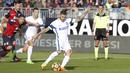 Kapten Inter Milan Mauro Icardi (tenga) menyumbangkan satu gol untuk kemenangan timnya atas Cagliari  pada lanjutan Serie A di Sant'Elia stadium,  Cagliari, (5/3/2017). Inter Milan menang 5-1. (EPA/Fabio Murru)