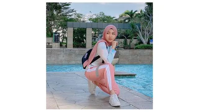 5 Potret Chacha Sherly Eks Trio Macan Tampil Sporty dengan Hijab, Curi Perhatian