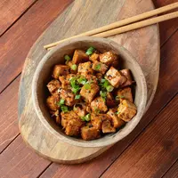 Ilustrasi tahu bumbu petis/copyrightshutterstock/Natalia Hanin