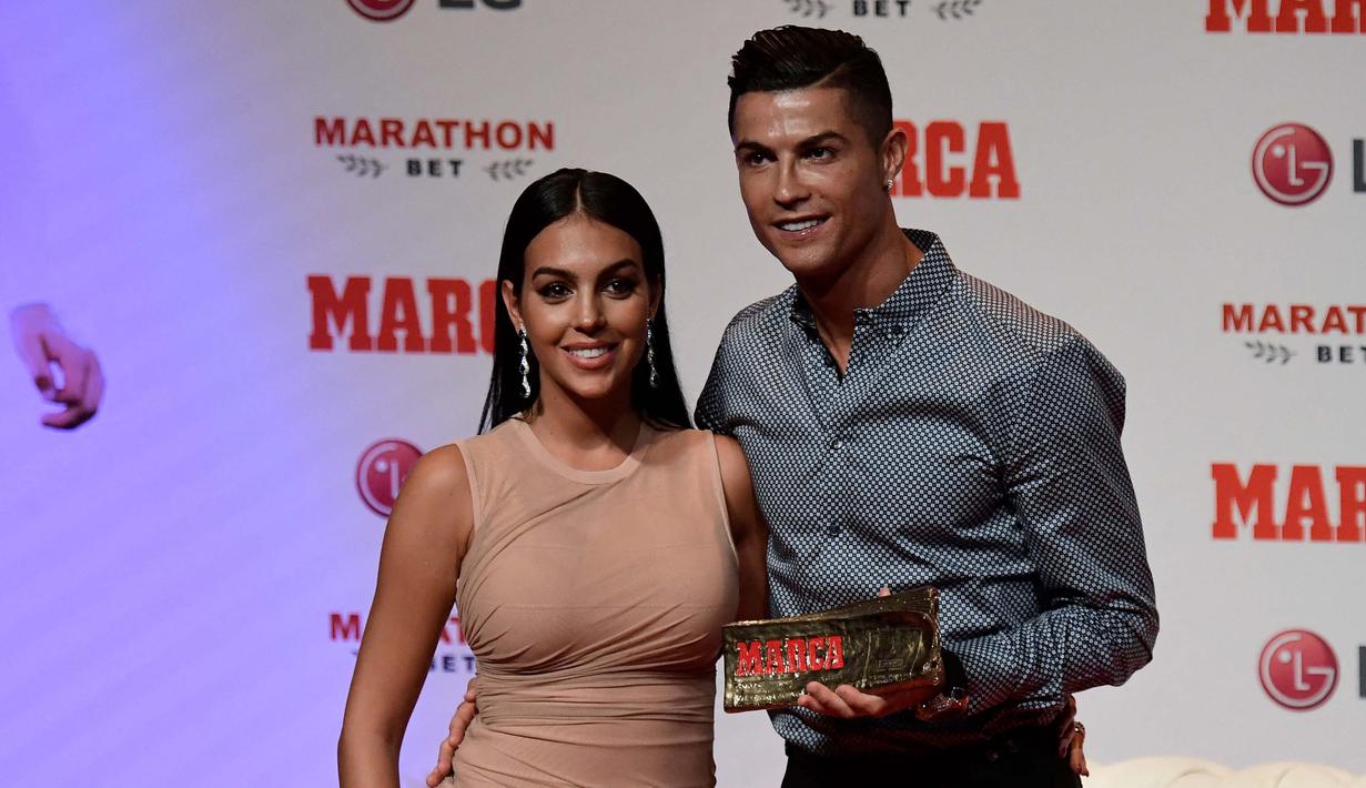 Georgina Rodriguez merupakan kekasih Cristiano Ronaldo, mega bintang sepak bola, sekaligus kapten timnas Portugal yang berstatus juara bertahan. (Foto: AFP/Javier Soriano)