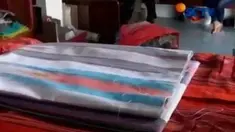 Omzet penjualan kain tenun ikat dan sarung meningkat 100 persen dibandingman hari biasa.