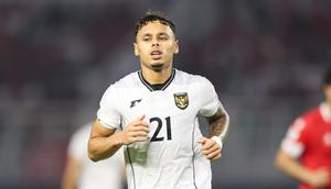 Winger Timnas Indonesia, Dean James, saat melawan Lebanon pada FIFA Matchday di Stadion Gelora Bung Tomo, Surabaya, Senin (8/9/2025). (Bola.com/Abdul Aziz)