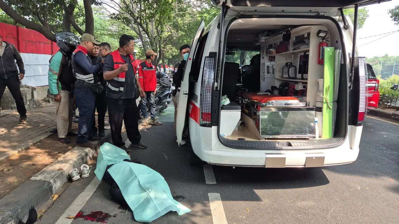 Pengendara Motor Tewas Usai Gagal Kuasai Kendaraannya di Jalan Raya Juanda Depok