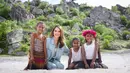 Baru-baru ini, Cinta Laura terlihat mengunjungi Wamena, Papua. [@claurakiehl]