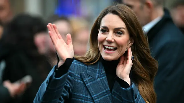 Inspirasi Padu-padan Mantel Tartan ala Kate Middleton, Butuh Trik agar Tetap Slay