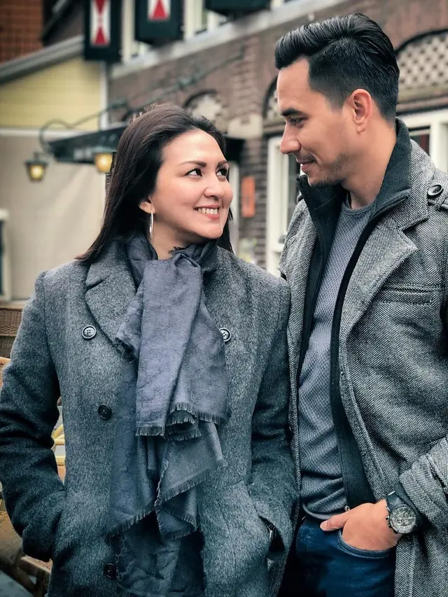 [Fimela] Donna Agnesia dan Darius Sinathrya