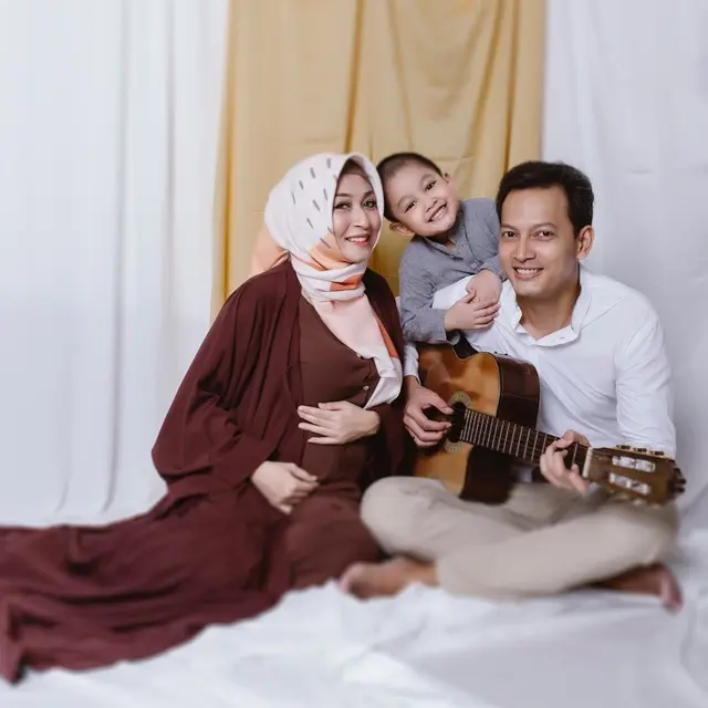 6 Momen Istri Fedi Nuril Pamer Baby Bump Jelang Kelahiran Anak Kedua