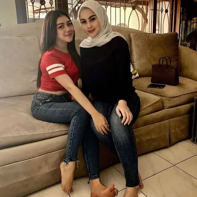7 Potret Terbaru Jennifer Dunn yang Kini Berhijab