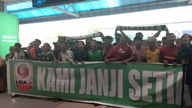 Air Mata Ratusan Suporter Sambut Kepulangan Pemain Sriwijaya FC