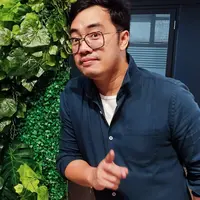 Dennis Adhiswara di Kawasan Kemang, Jakarta Selatan setelah membintangi film horor yang diangkat dari cerita rakyat di Bali berjudul Legend of Calon Arang. (Dok. via M. Altaf Jauhar)