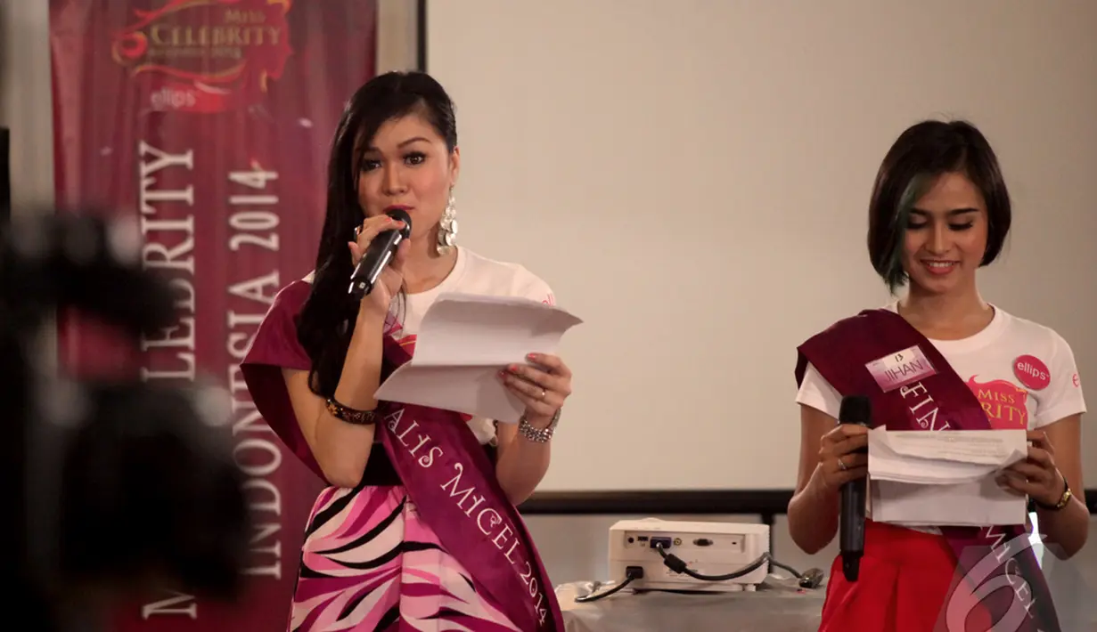 Finalis Micel 2014 mempraktikkan apa yang telah mereka dapatkan dari pelatih mereka di kelas Presenting, Jakarta, Rabu (22/10/2014) (Liputan6.com/Faisal R Syam)