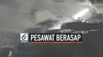 Asap keluar dari kabin pesawat maskapai Air China saat penumpang melakukan boarding. Peristiwa ini terjadi di Bandara Internasional Ibu Kota Beijing.
