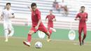 Gelandang Timnas Indonesia U-22, Evan Dimas, berusaha melepaskan tendangan saat melawan Myanmar U-22 di di Stadion Rizal Memorial, Manila, Sabtu (7/12). Indonesia menang 4-2 atas Myanmar. (M Iqbal Ichsan)