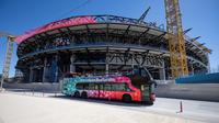 Proses renovasi kandang Barcelona, Camp Nou, masih belum rampung, Rabu (3/9/2025). (AFP/Josep Lago)