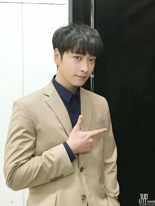 Di 2013 ia bermain dalam 7th Grade Civil Servant dan Red Carpet. Dan pada 2016, ia berakting di drama My Horrible Boss. (Foto: instagram.com/hwangchansung)